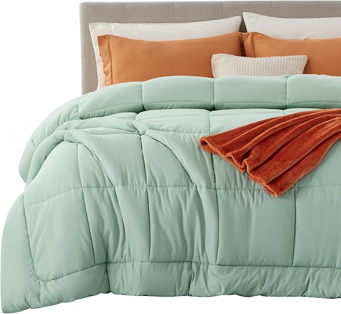 Bedsure Comforter Duvet Insert - Quilted Comforters Cal King Size, All Season Duvet, GentleSoft Down Alternative Bedding, with 8 Tabs, Gifts for Women/Men, Sage Green, California King 96 X 102 Inches