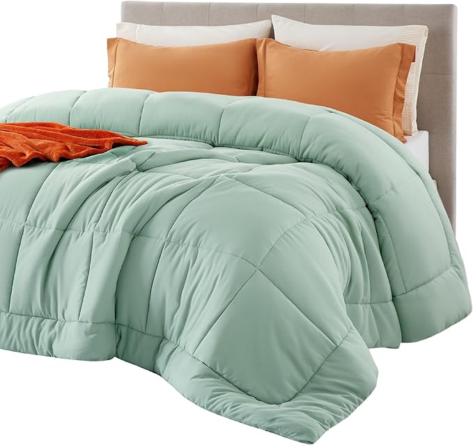 Bedsure Comforter Duvet Insert - Quilted Comforters Queen Size, All Season Duvet, GentleSoft Down Alternative Bedding, with 8 Tabs, Gifts for Women/Men, Sage Green, Queen 88 x 88 Inches